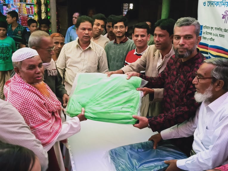 রূপনগর সমাজ কল্যাণ সমিতি ও সোনাকানিয়া ইউনিয়ন ৫ নং ওয়ার্ড আওয়ামী লীগের যৌথ উদ্যোগে শীতার্তদের কম্বল বিতরণ