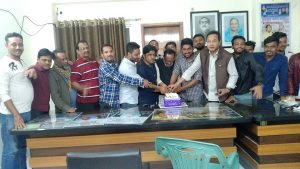 ছাত্রলীগ নেতার জন্মদিন পালন করে বীর মুক্তিযোদ্ধা মুমিনুল হক